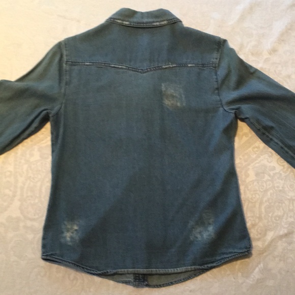 Chambray Button Down Size Medium - Picture 6 of 11